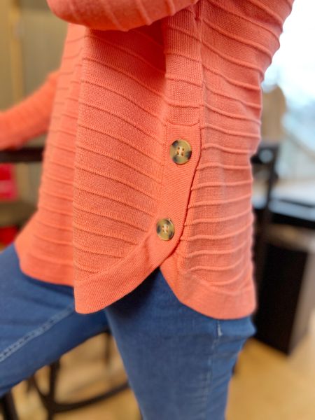 Hovedbilde Andrea knappegenser korall