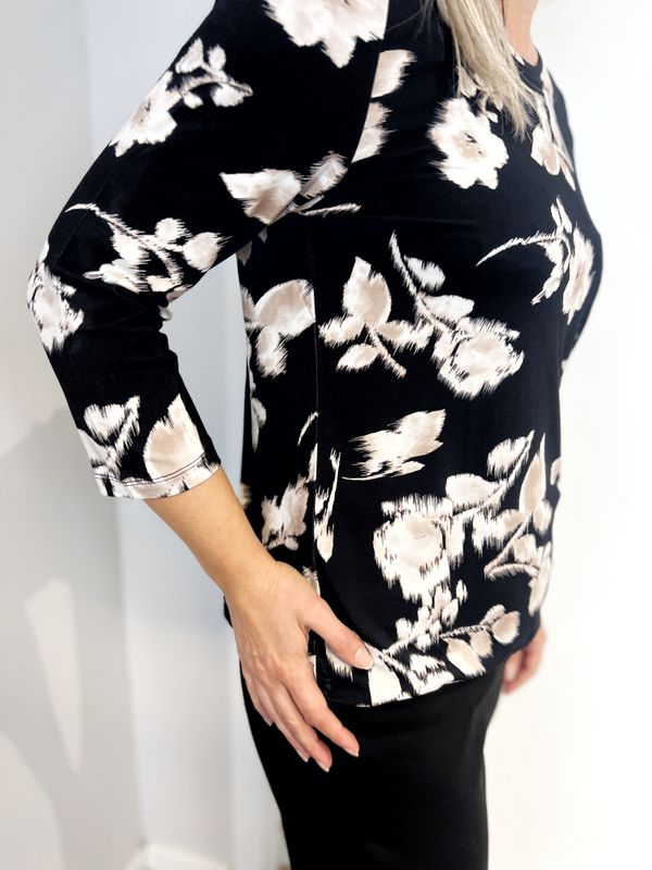 Susanne topp black flower