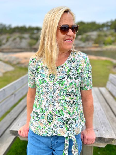 Bilde av Eli t-shirt grønn paisely
