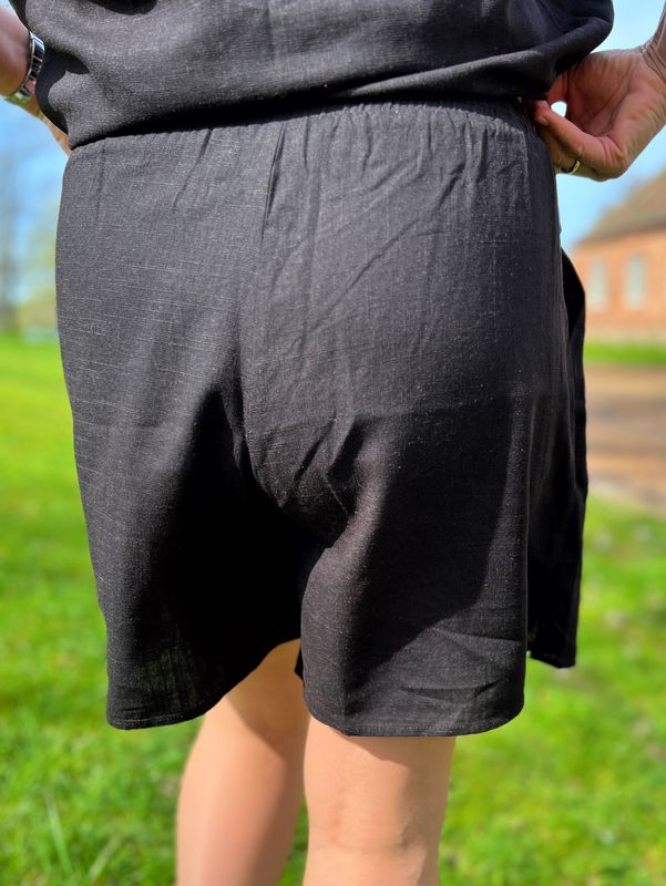 Juna shorts svart