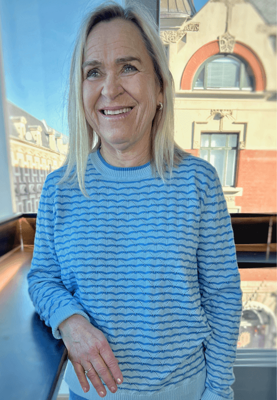Lisen genser bølget støvblå