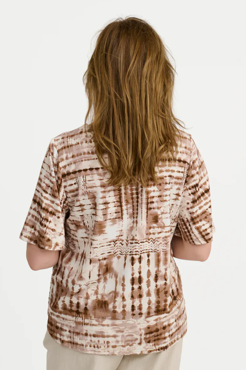 Lisen t-shirt mocca batikk