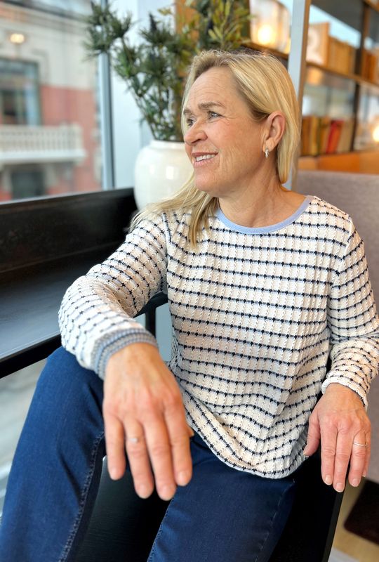 Renate stripet genser hvit og blå