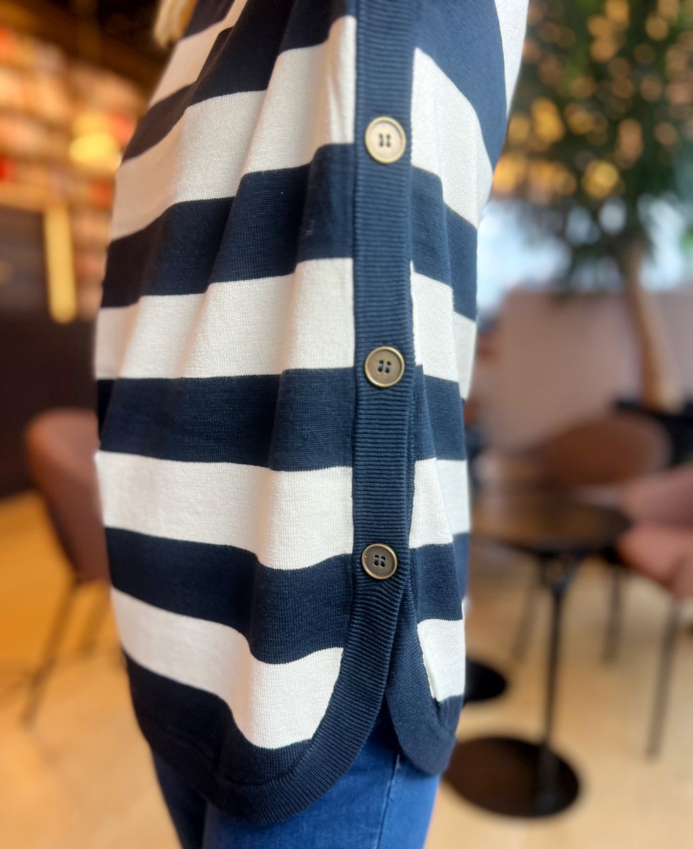 Carina stripet genser navy mix